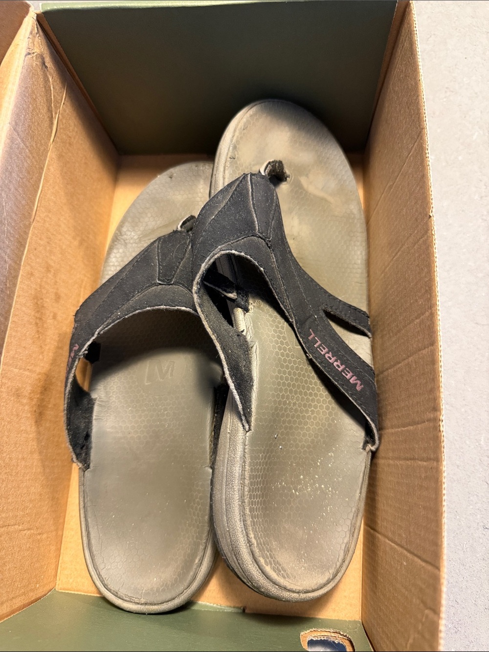 Merrell Black Women's Thong Sandals with Logo Strap